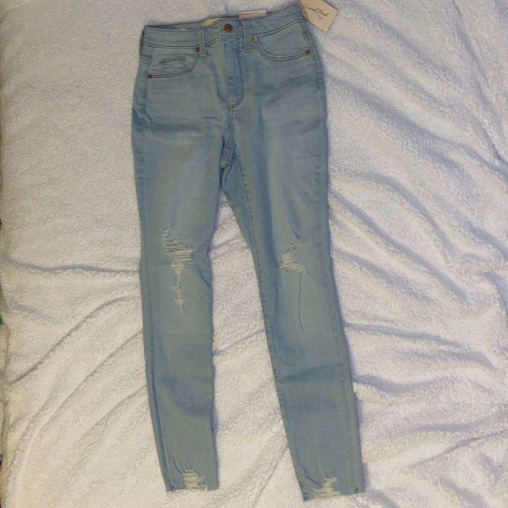Light blue Universal Thread high rise skinny jeans from Target. Size 4/27 reg